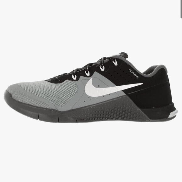 Nike flywire tennis shoes - Picture 2 of 2